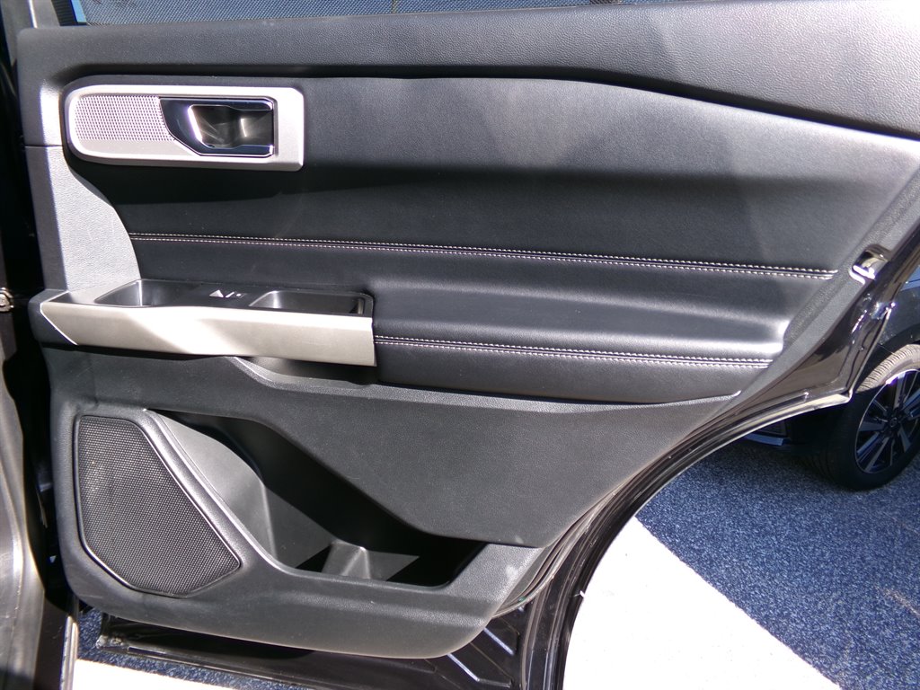 2022 Ford Explorer Limited photo