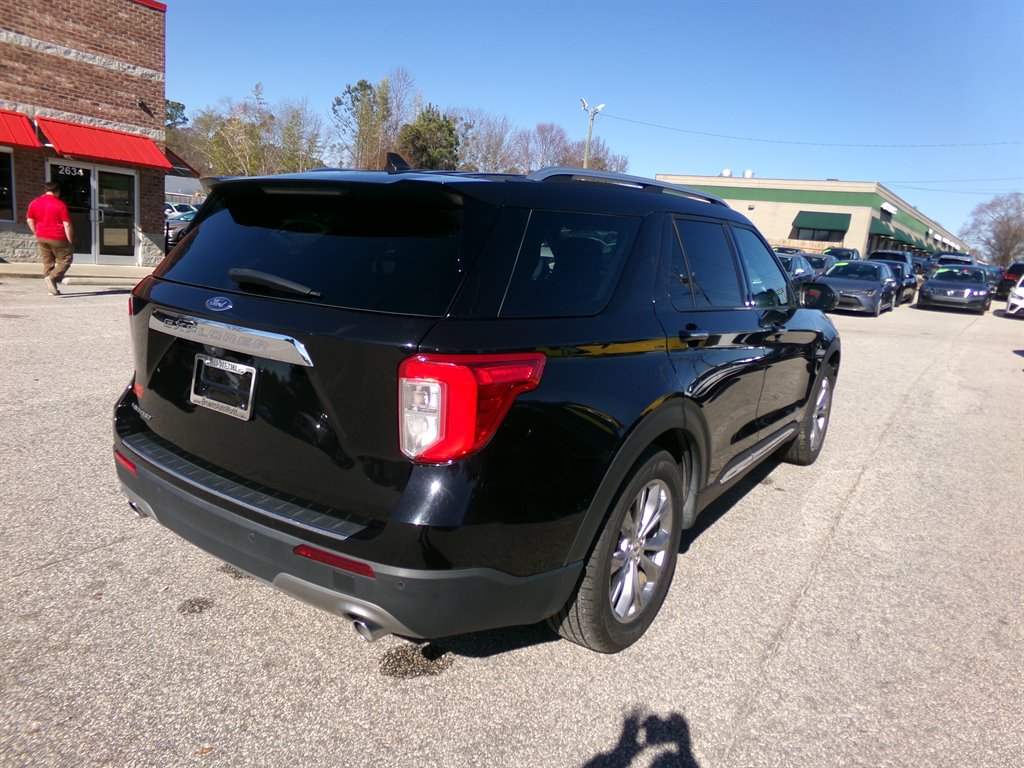 2022 Ford Explorer Limited photo