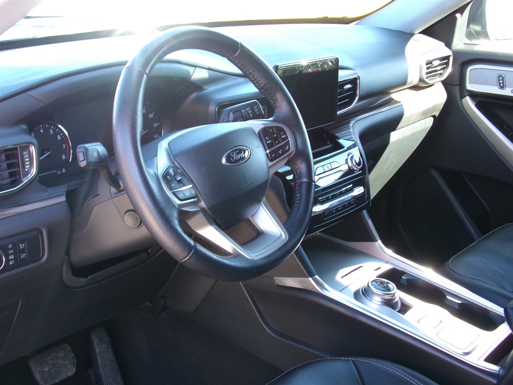 2022 Ford Explorer Limited photo