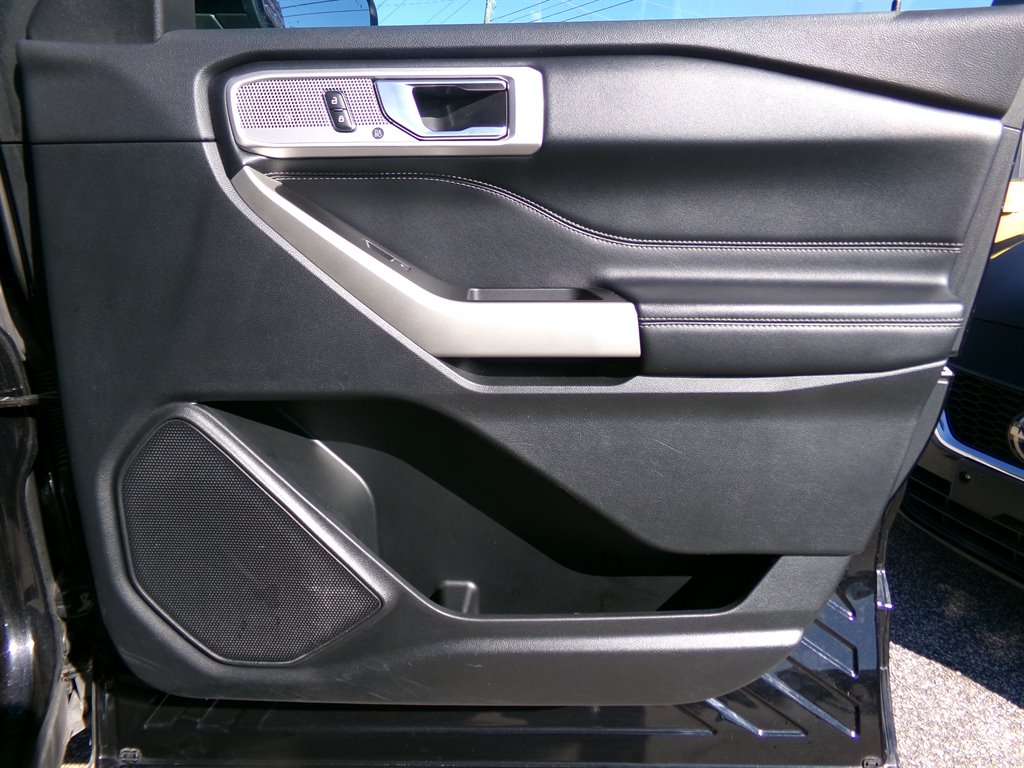 2022 Ford Explorer Limited photo