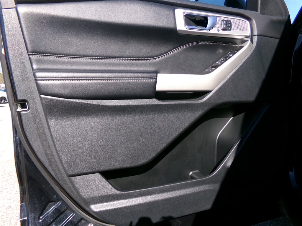 2022 Ford Explorer Limited photo