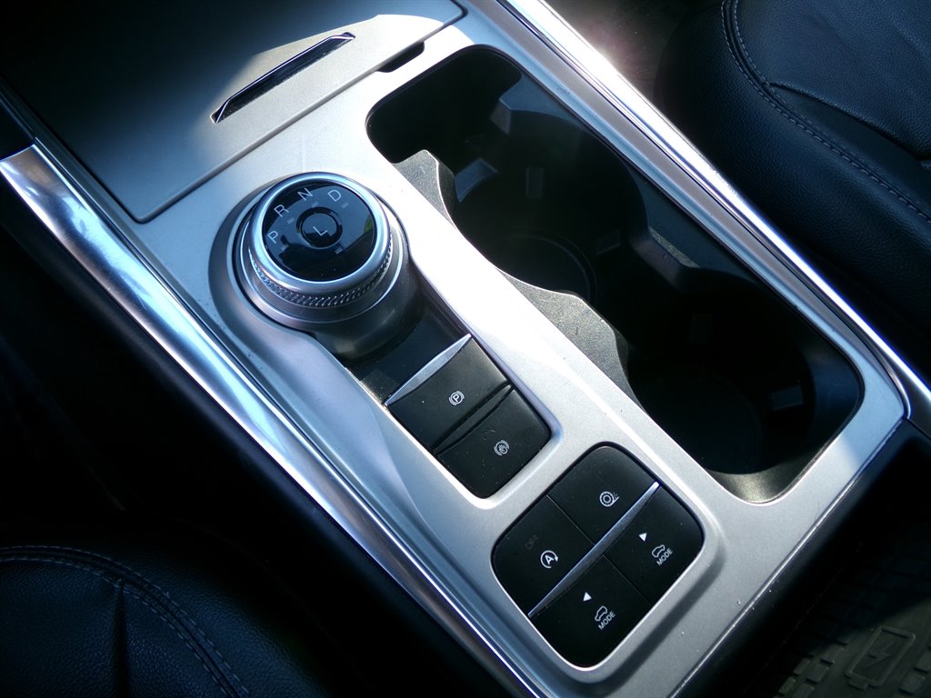 2022 Ford Explorer Limited photo