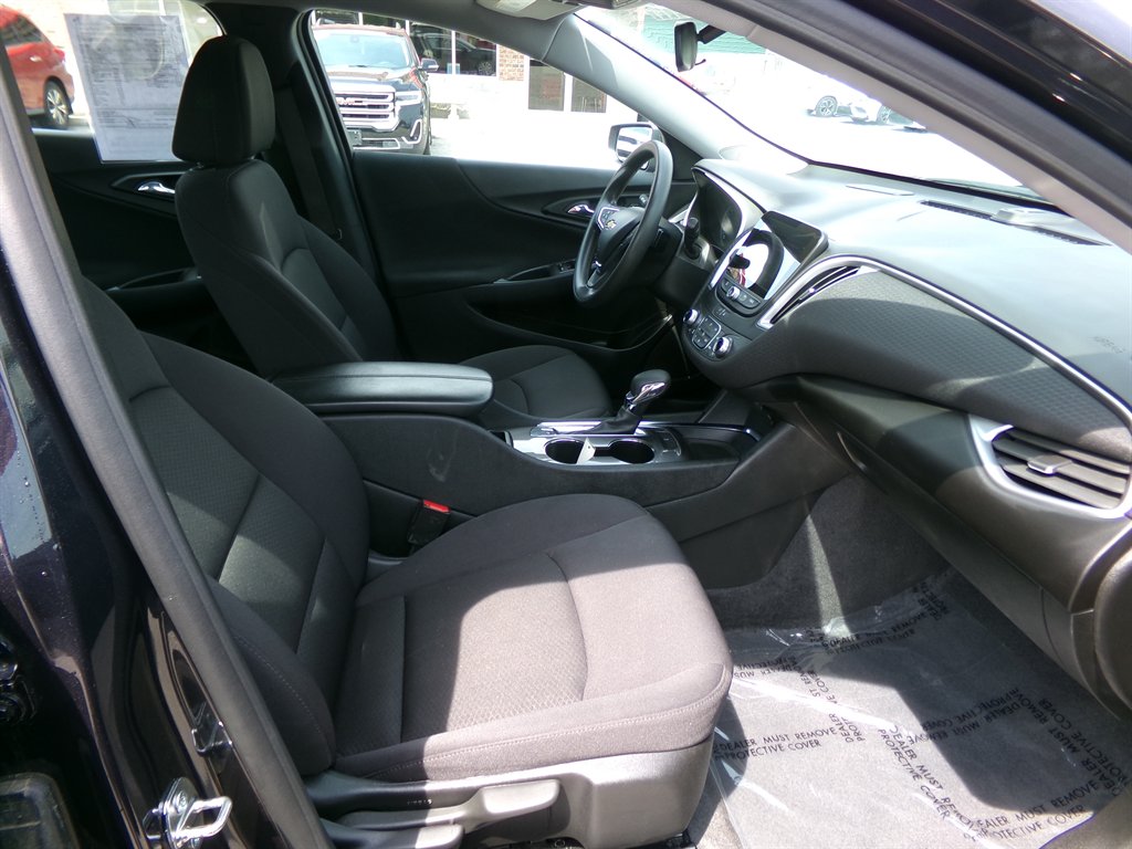 2023 Chevrolet Malibu 1LT photo