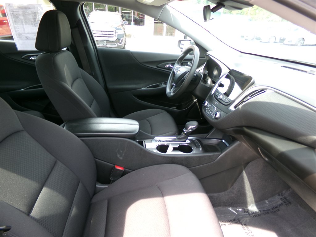 2023 Chevrolet Malibu 1LT photo