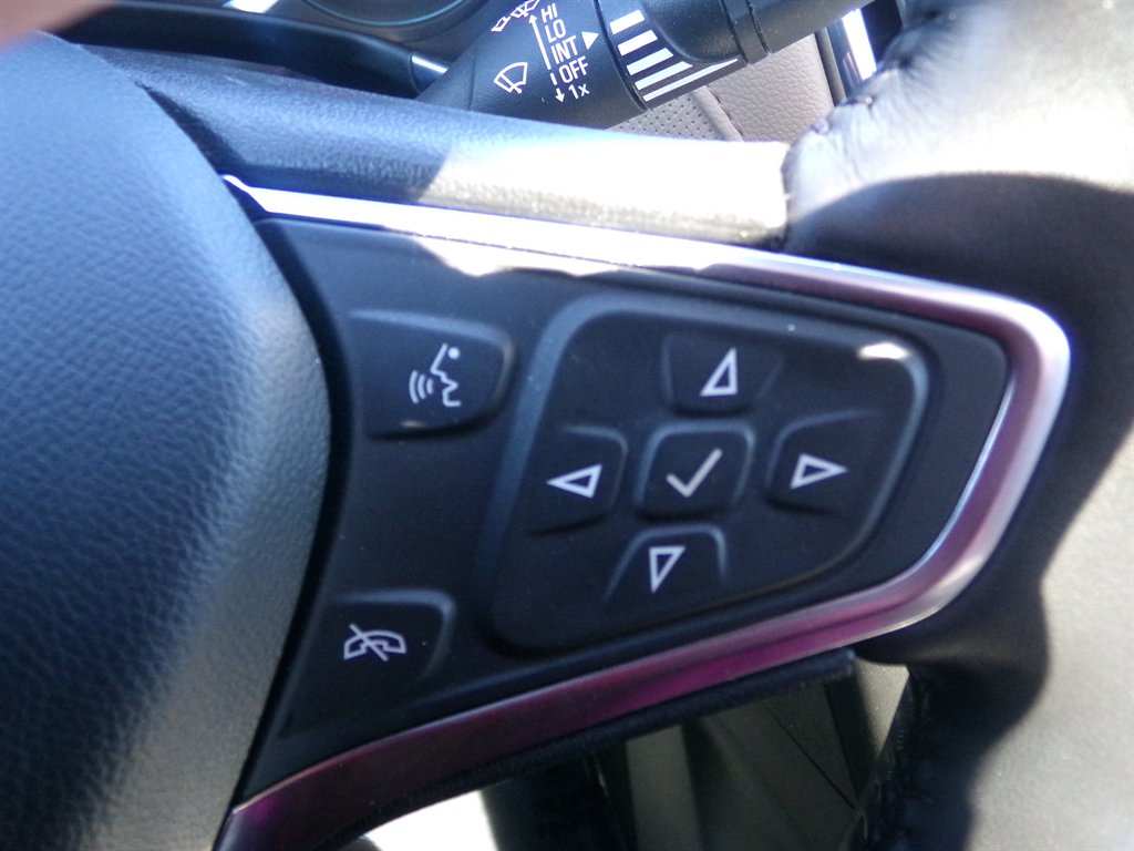2022 Chevrolet Equinox - $21,988