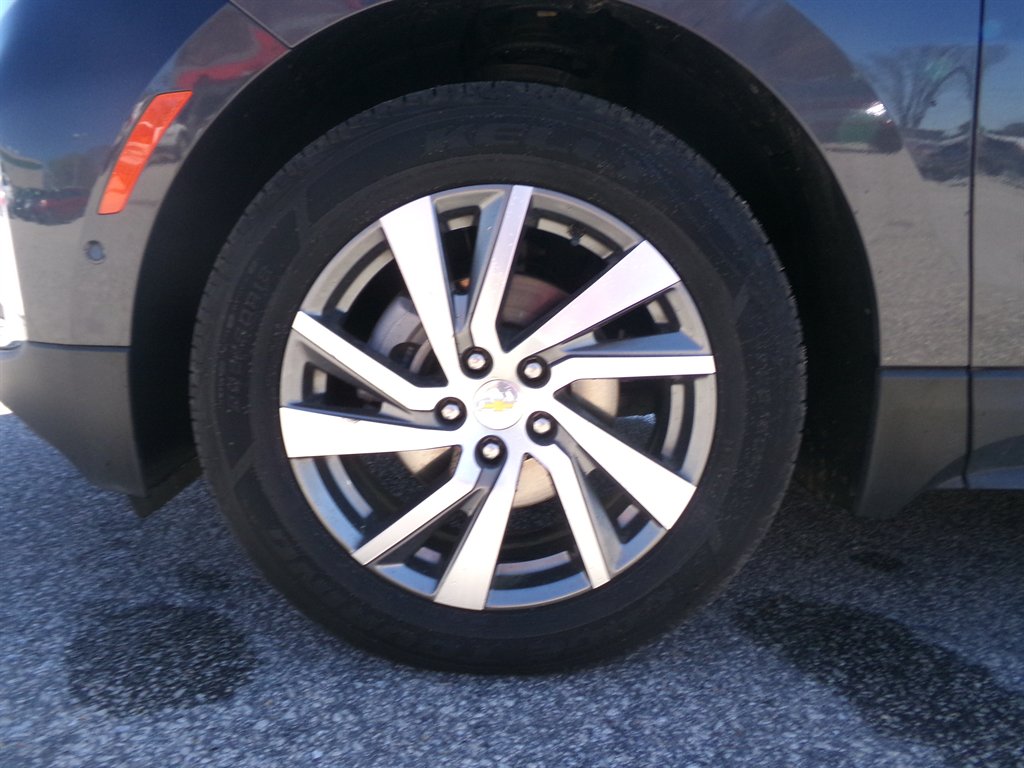 2022 Chevrolet Equinox - $21,988