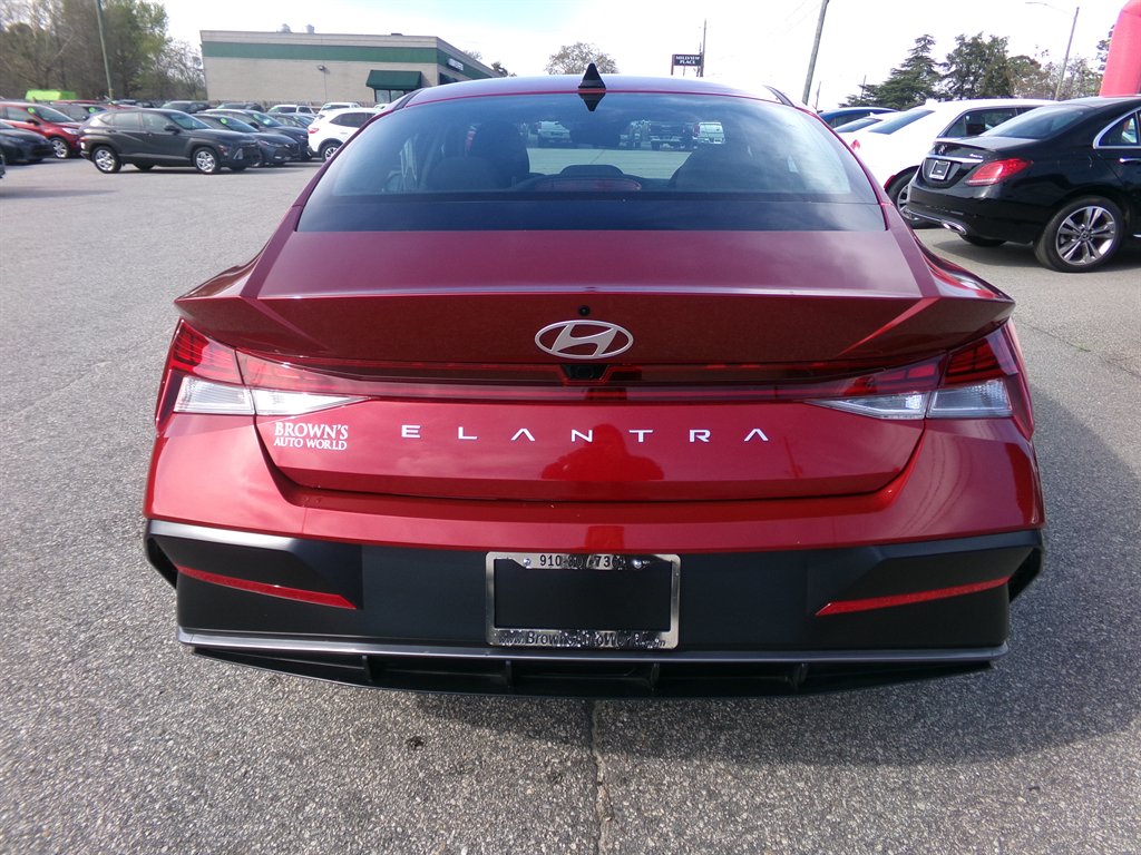 2025 Hyundai Elantra - $27,584