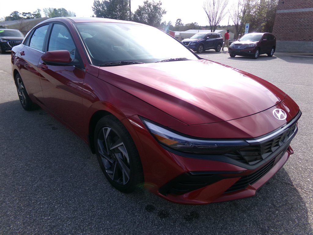 2025 Hyundai Elantra - $27,584