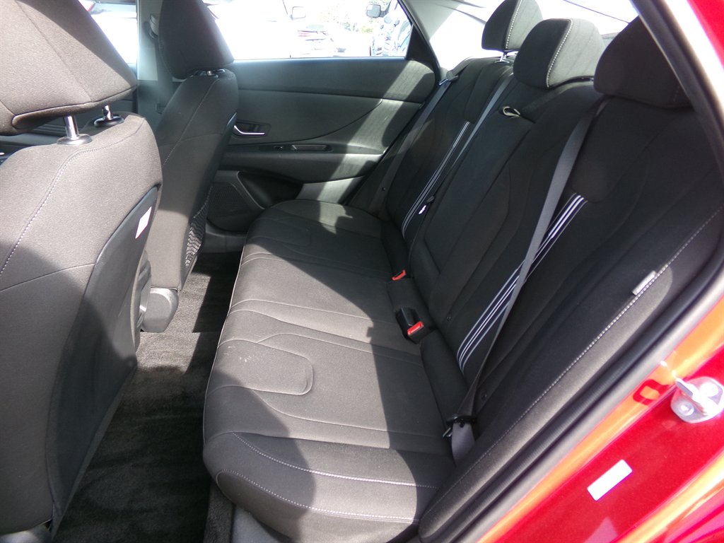 2025 Hyundai Elantra - $27,584