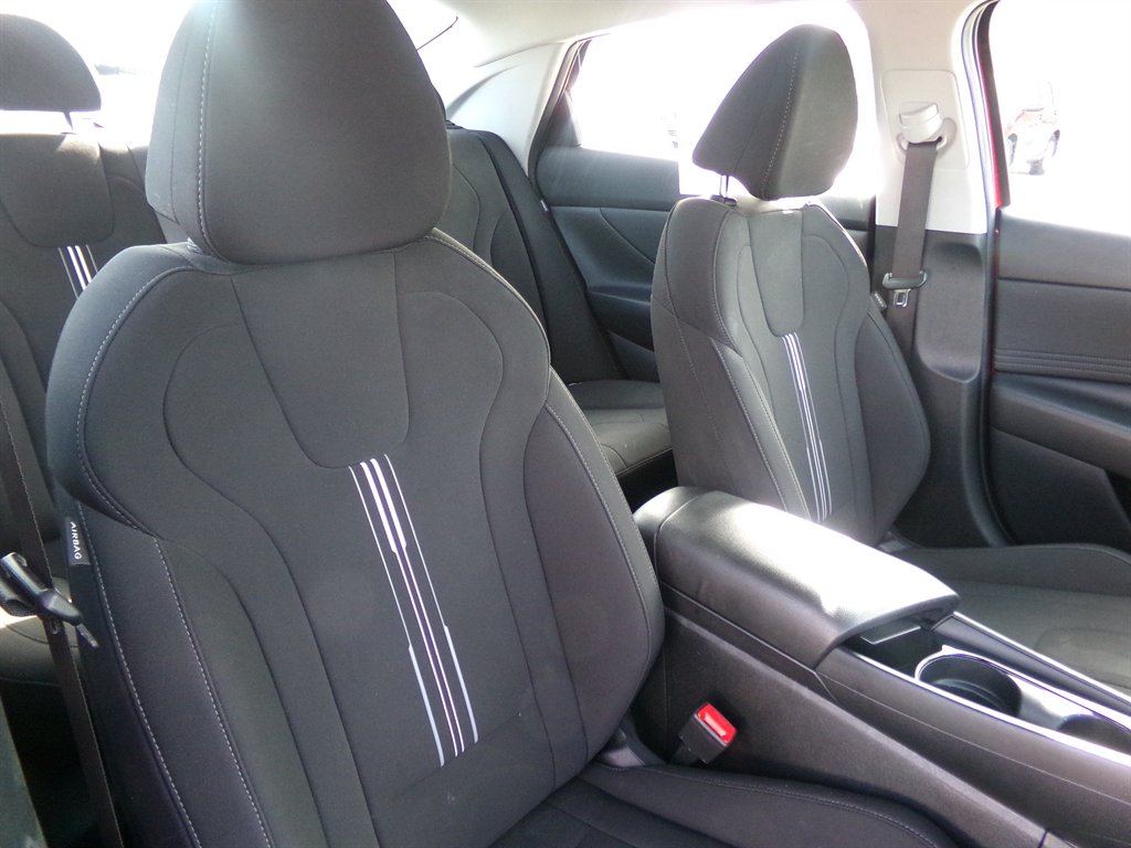 2025 Hyundai Elantra - $27,584