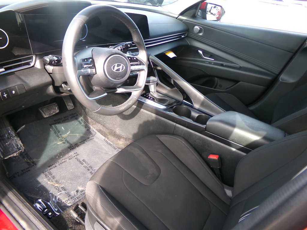 2025 Hyundai Elantra - $27,584