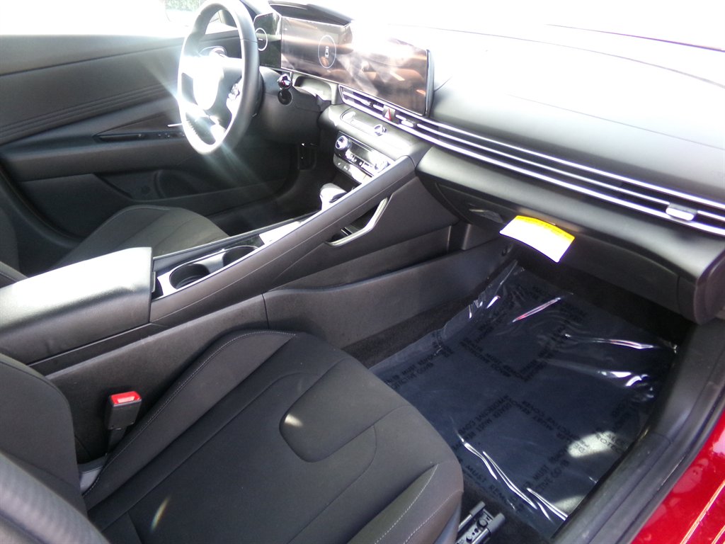 2025 Hyundai Elantra - $27,584
