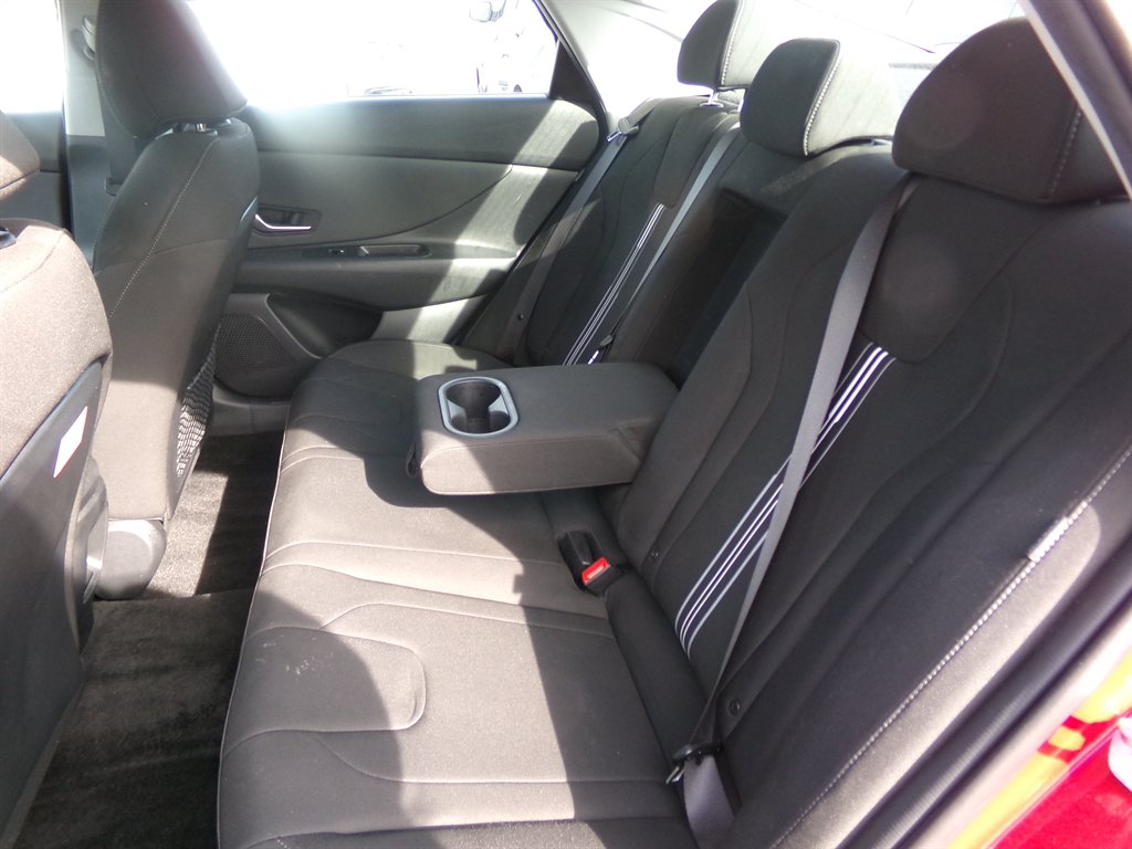 2025 Hyundai Elantra - $27,584