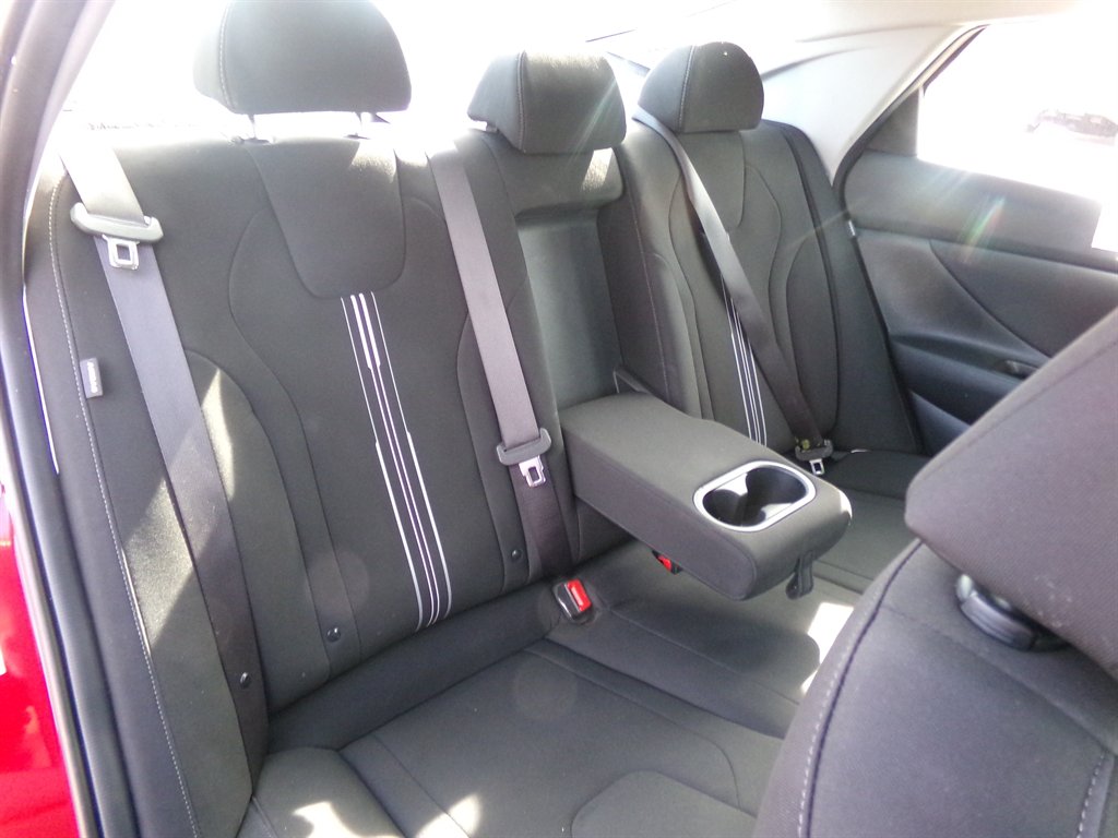 2025 Hyundai Elantra - $27,584