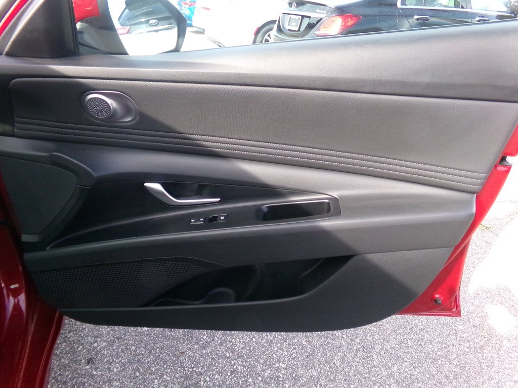 2025 Hyundai Elantra - $27,584