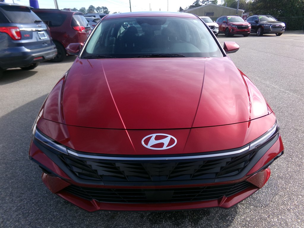 2025 Hyundai Elantra - $27,584