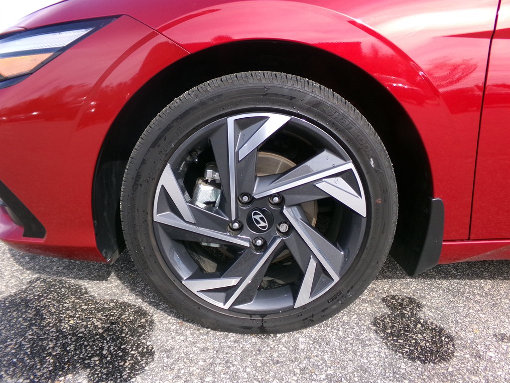 2025 Hyundai Elantra - $27,584
