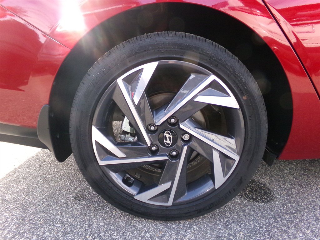 2025 Hyundai Elantra - $27,584