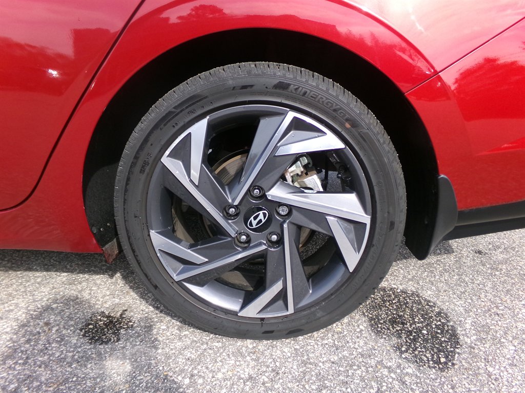 2025 Hyundai Elantra - $27,584