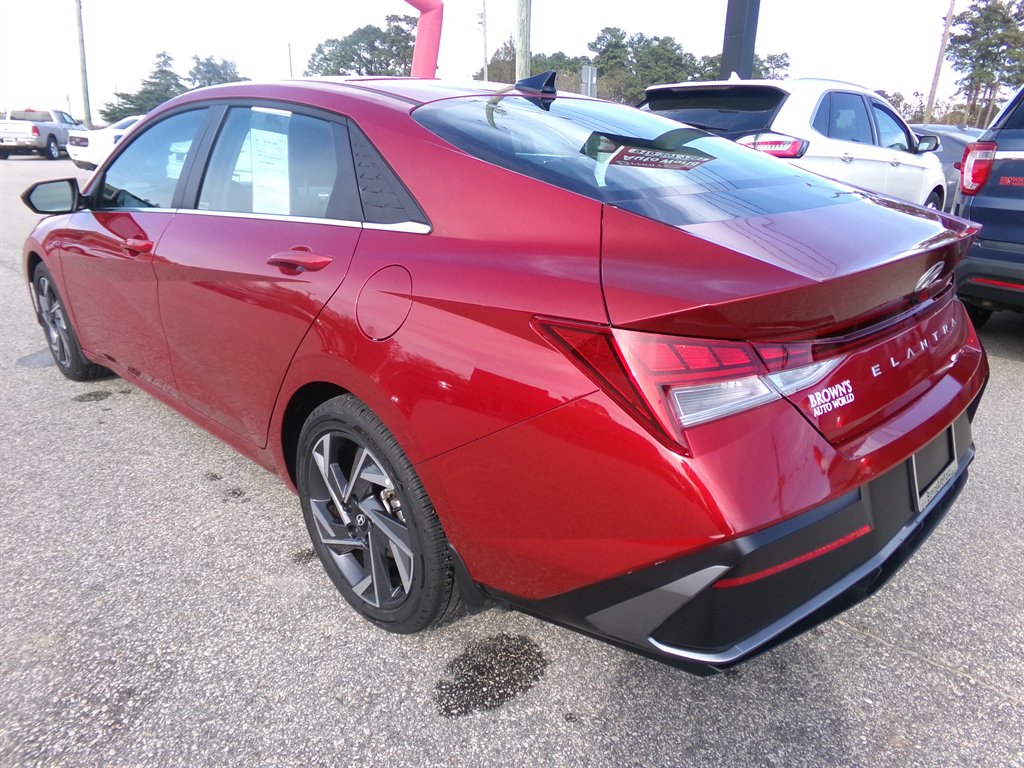 2025 Hyundai Elantra - $27,584