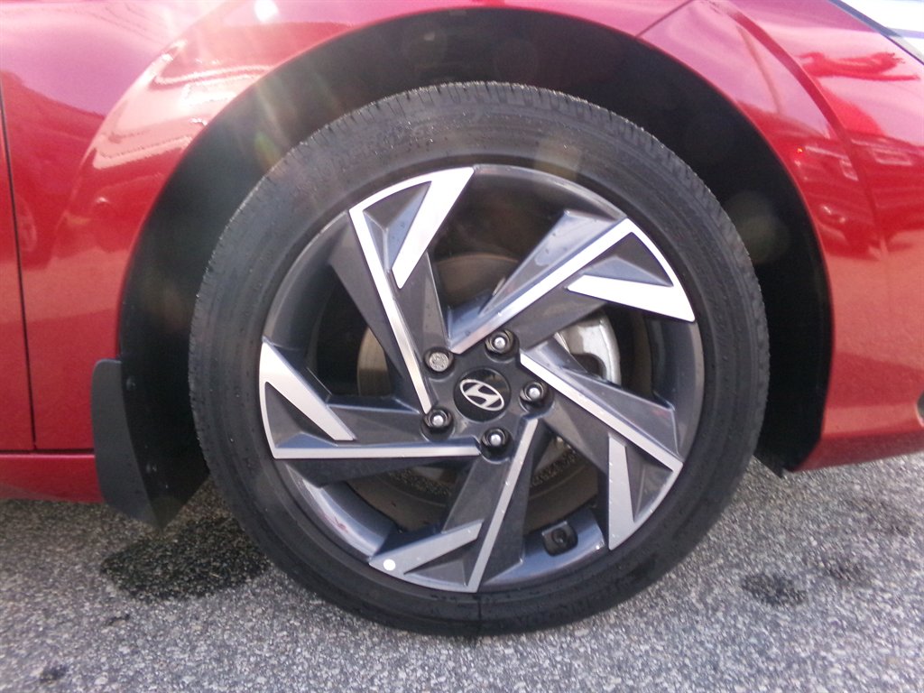 2025 Hyundai Elantra - $27,584