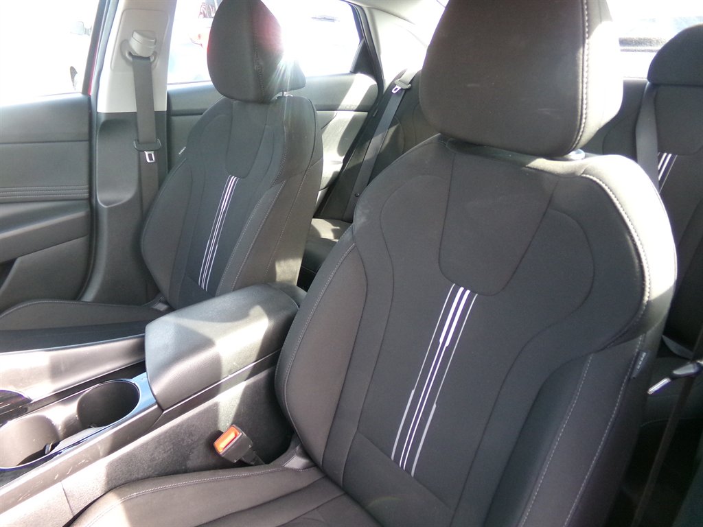 2025 Hyundai Elantra - $27,584