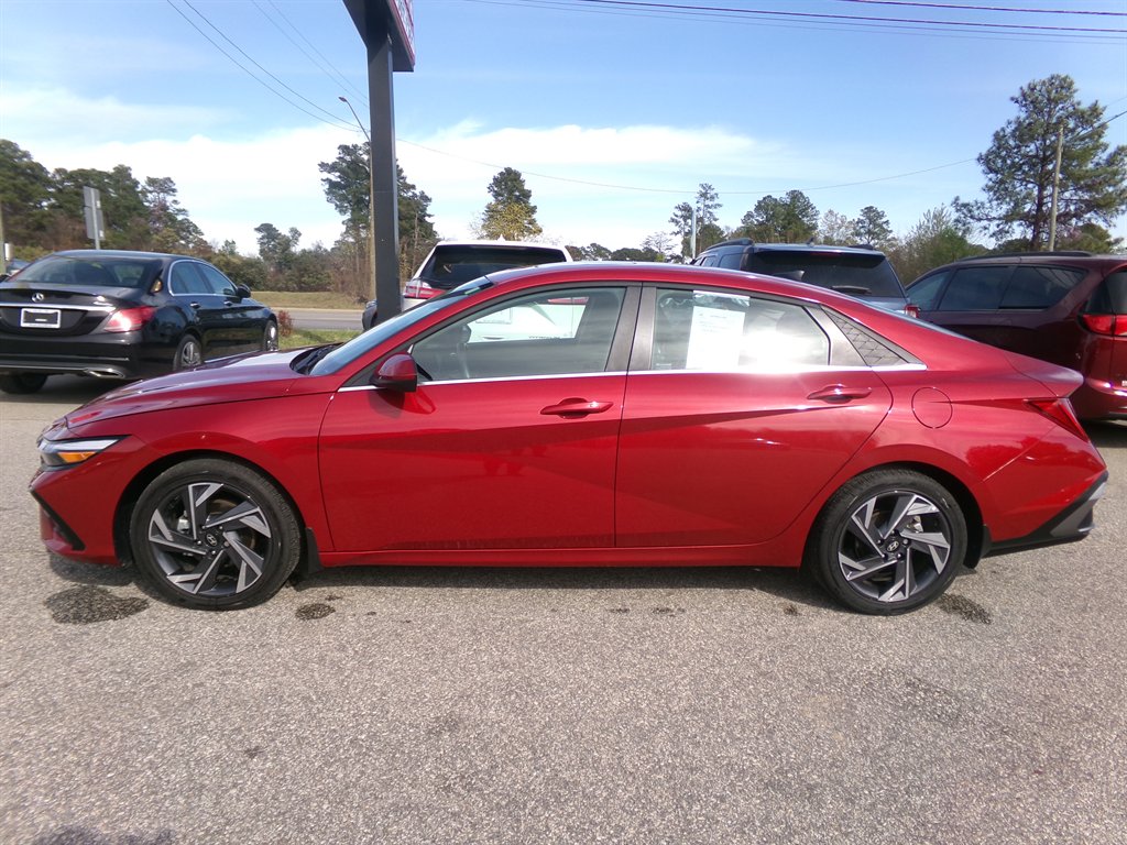 2025 Hyundai Elantra - $27,584