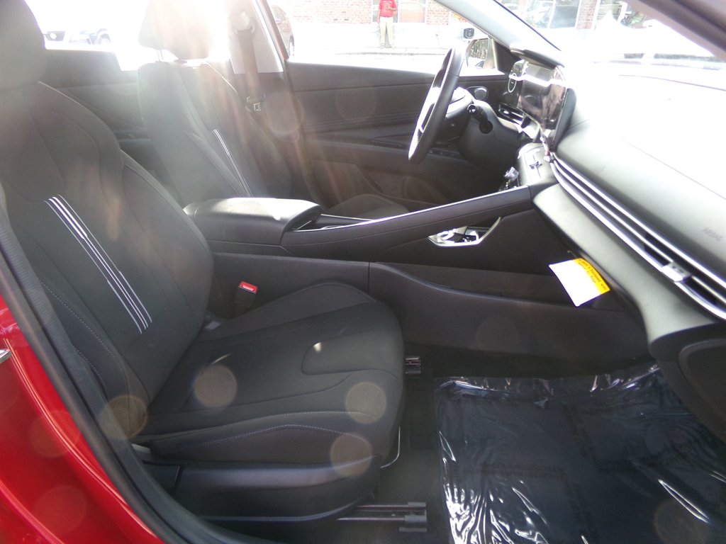 2025 Hyundai Elantra - $27,584