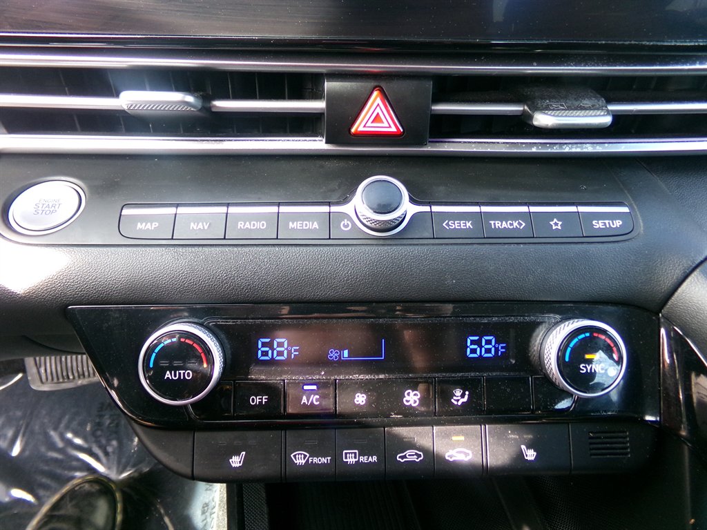 2025 Hyundai Elantra - $27,584