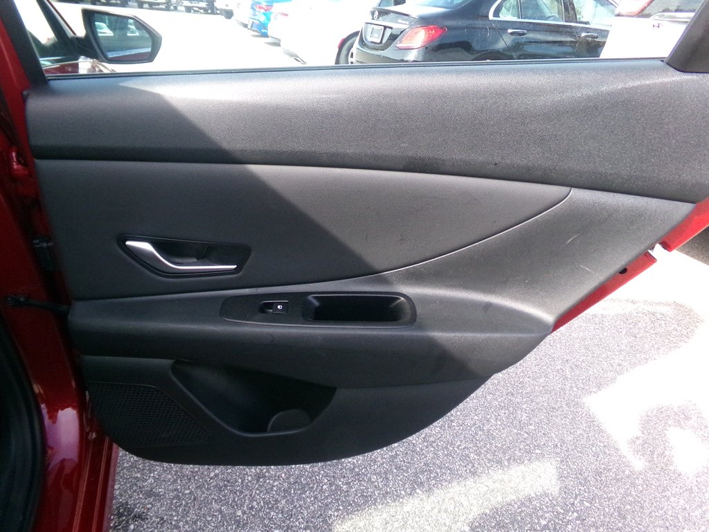 2025 Hyundai Elantra - $27,584