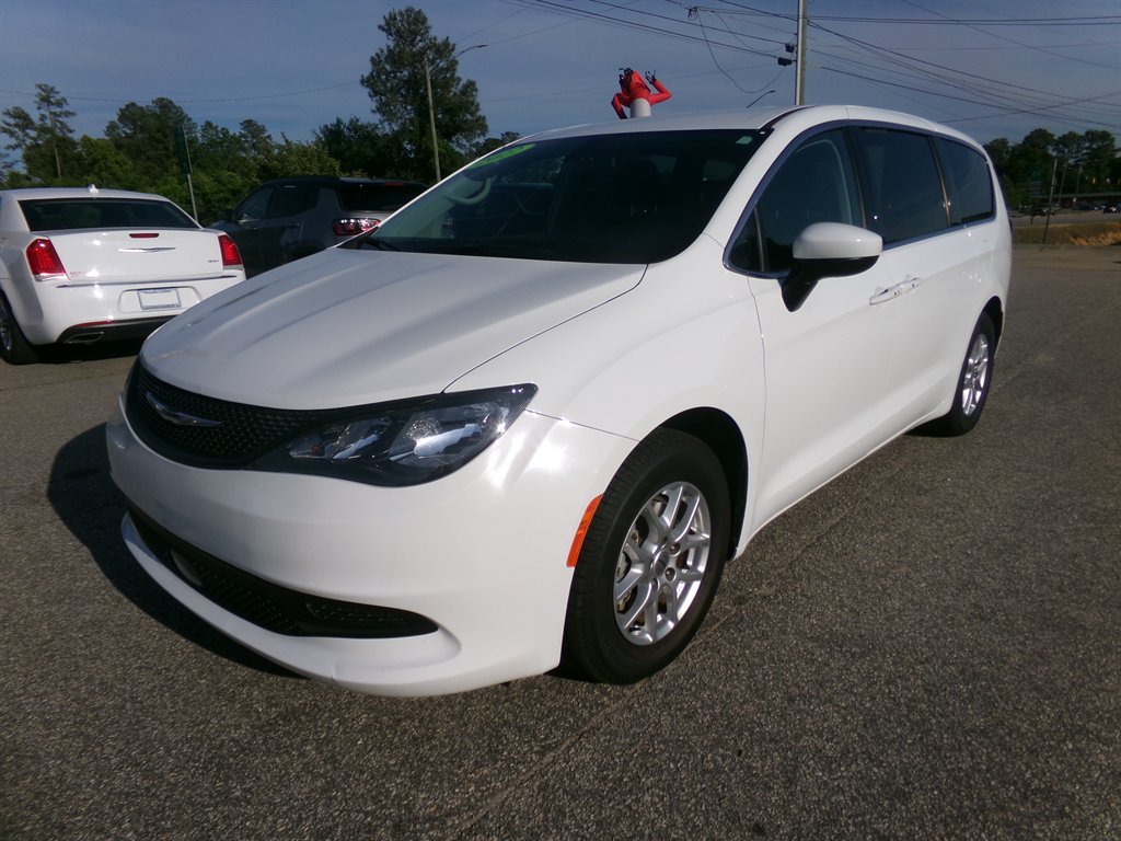 2022 Chrysler Voyager - $22,964