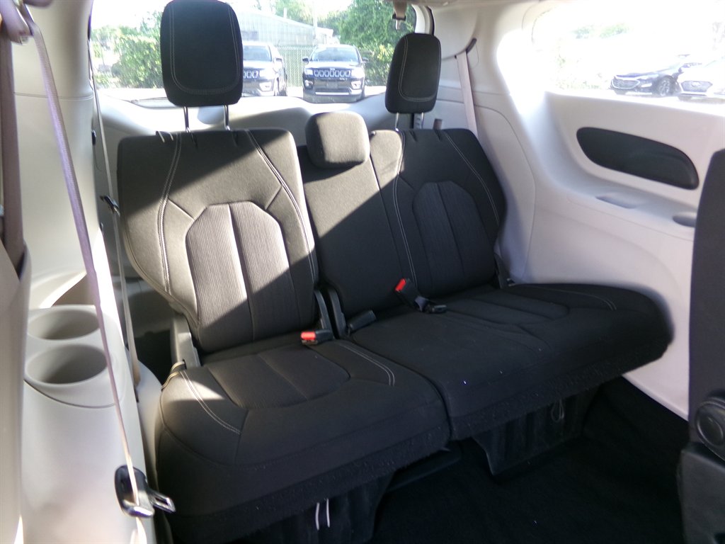 2022 Chrysler Voyager - $22,964