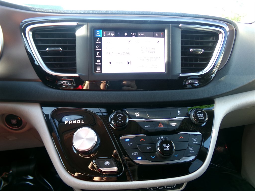 2022 Chrysler Voyager - $22,964