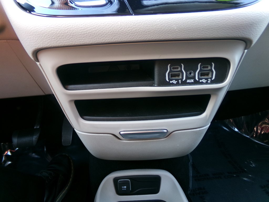 2022 Chrysler Voyager - $22,964