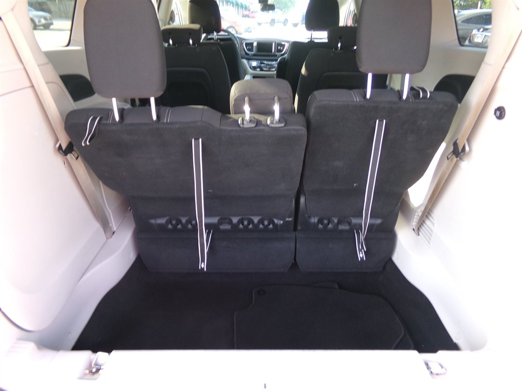2022 Chrysler Voyager - $22,964