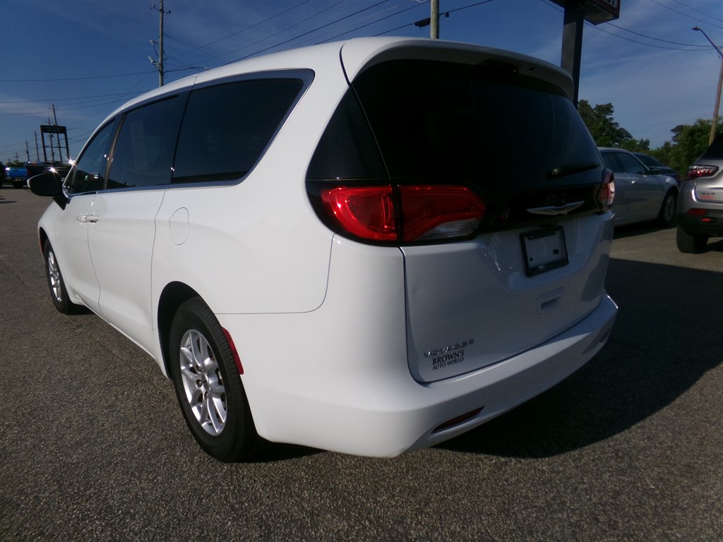 2022 Chrysler Voyager - $22,964