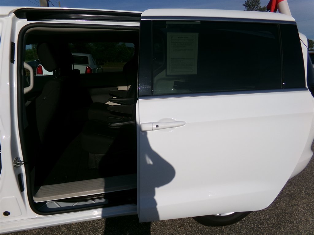 2022 Chrysler Voyager - $22,964