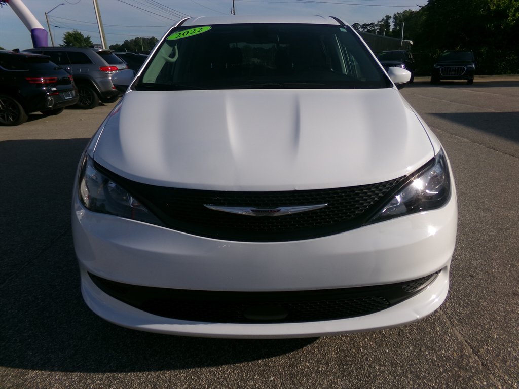 2022 Chrysler Voyager - $22,964