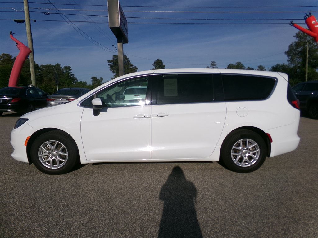 2022 Chrysler Voyager - $22,964