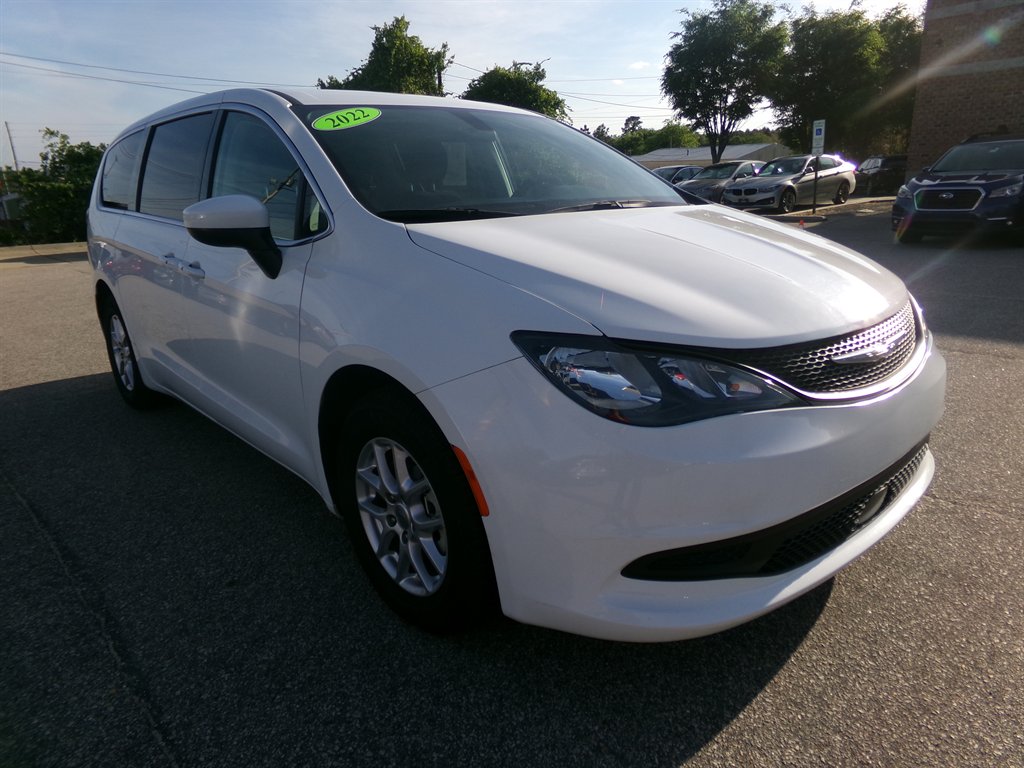 2022 Chrysler Voyager - $22,964