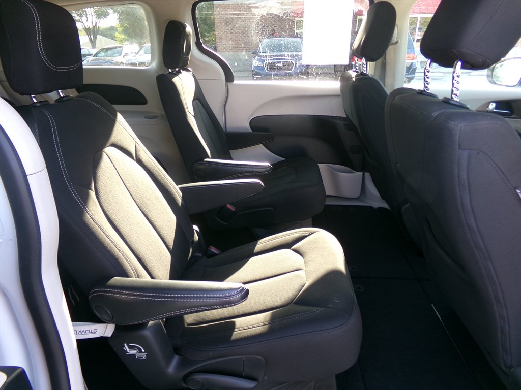 2022 Chrysler Voyager - $22,964