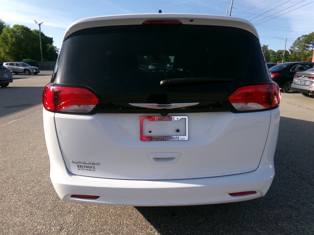 2022 Chrysler Voyager - $22,964