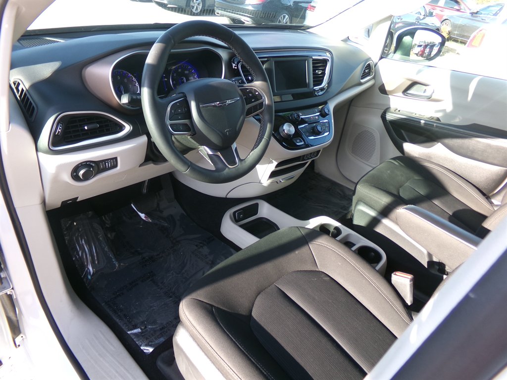 2022 Chrysler Voyager - $22,964