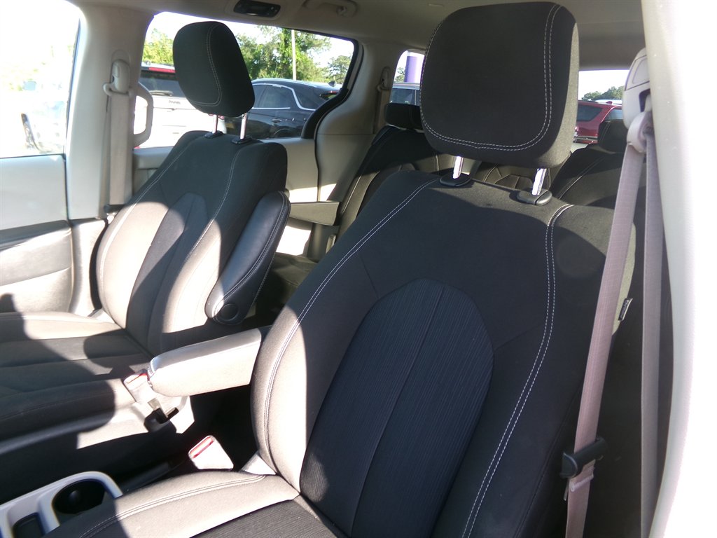 2022 Chrysler Voyager - $22,964