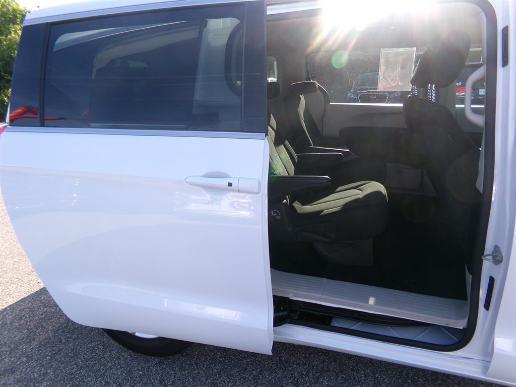 2022 Chrysler Voyager - $22,964