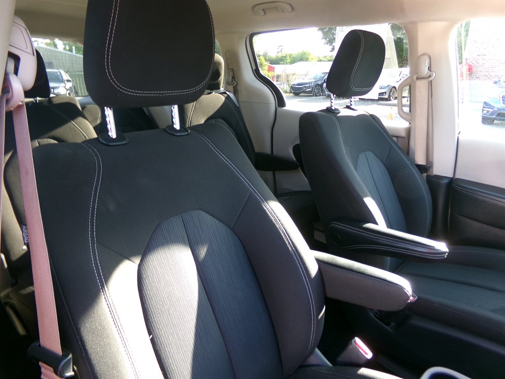2022 Chrysler Voyager - $22,964