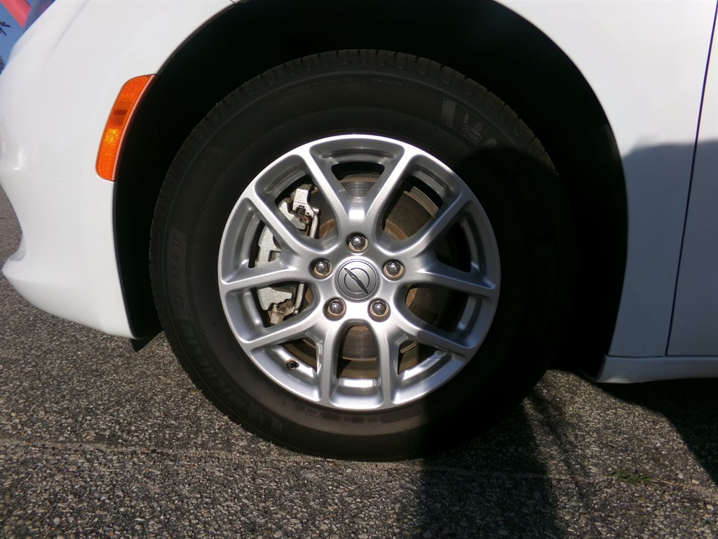2022 Chrysler Voyager - $22,964
