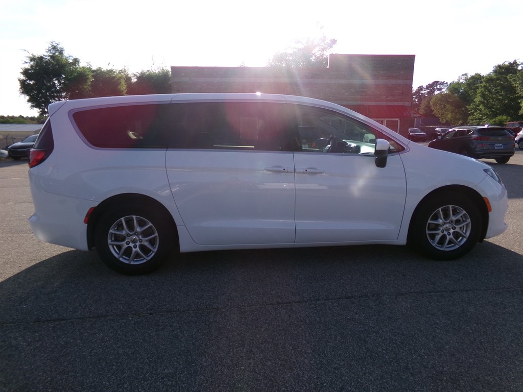 2022 Chrysler Voyager - $22,964