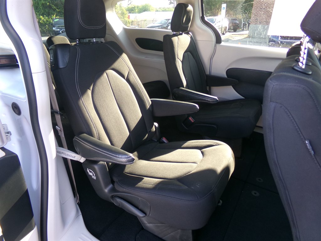2022 Chrysler Voyager - $22,964