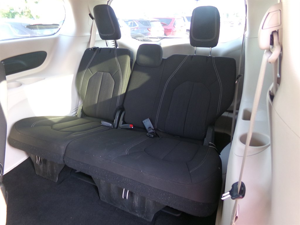 2022 Chrysler Voyager - $22,964